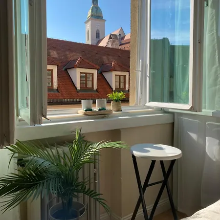 Audrey Hepburn Ii Location Cathedral View Air-conditioned * Bratislava