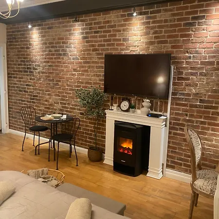 Audrey Hepburn Ii Location Cathedral View Air-conditioned