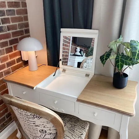 Audrey Hepburn Ii Location Cathedral View Air-conditioned